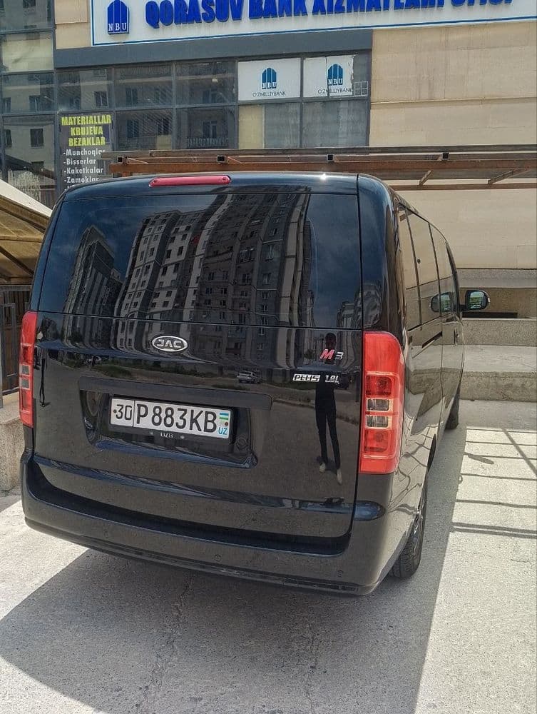 Автомашина ЖАК  М3 сотилади