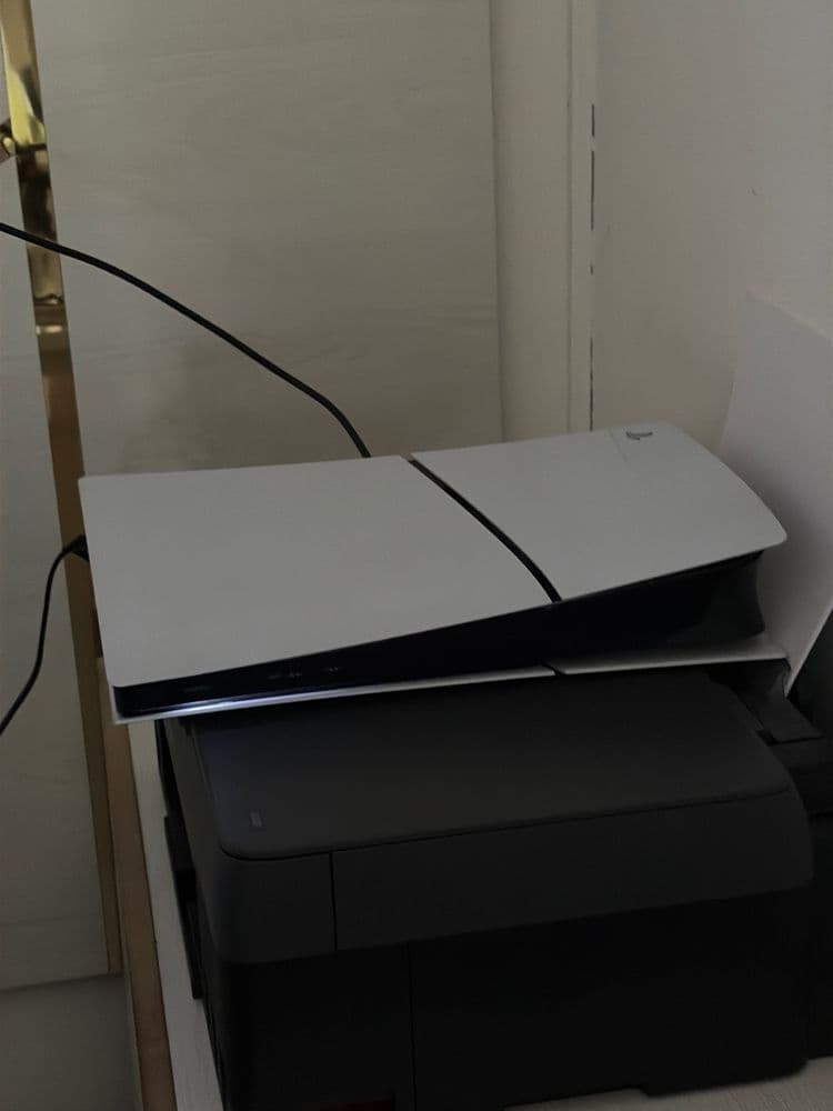 Playstation 5 slim 1tr sotiladi