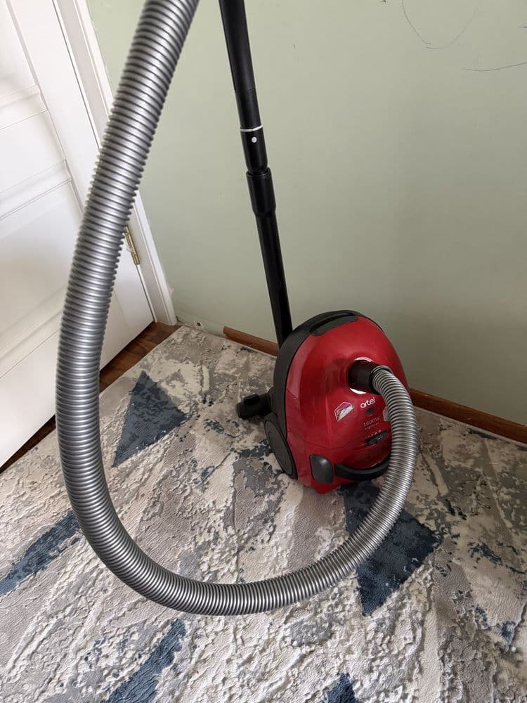 Пылесос Artel 1600W – в хорошем состоянии