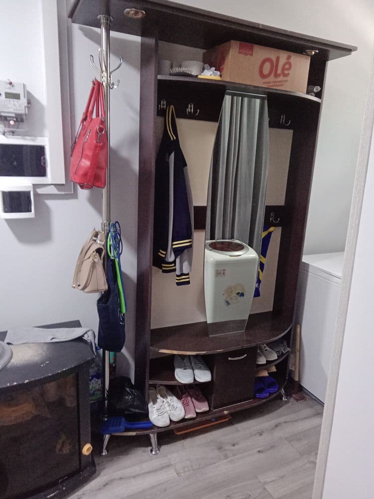 Продаётся прихожая