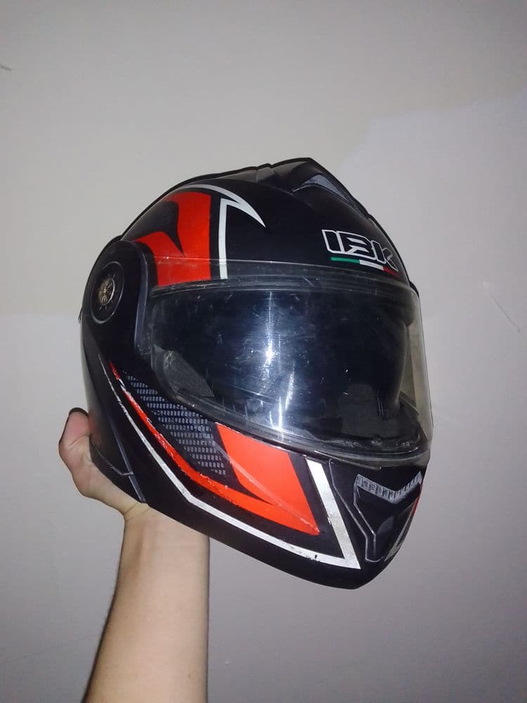 Moto shlem sotiladi