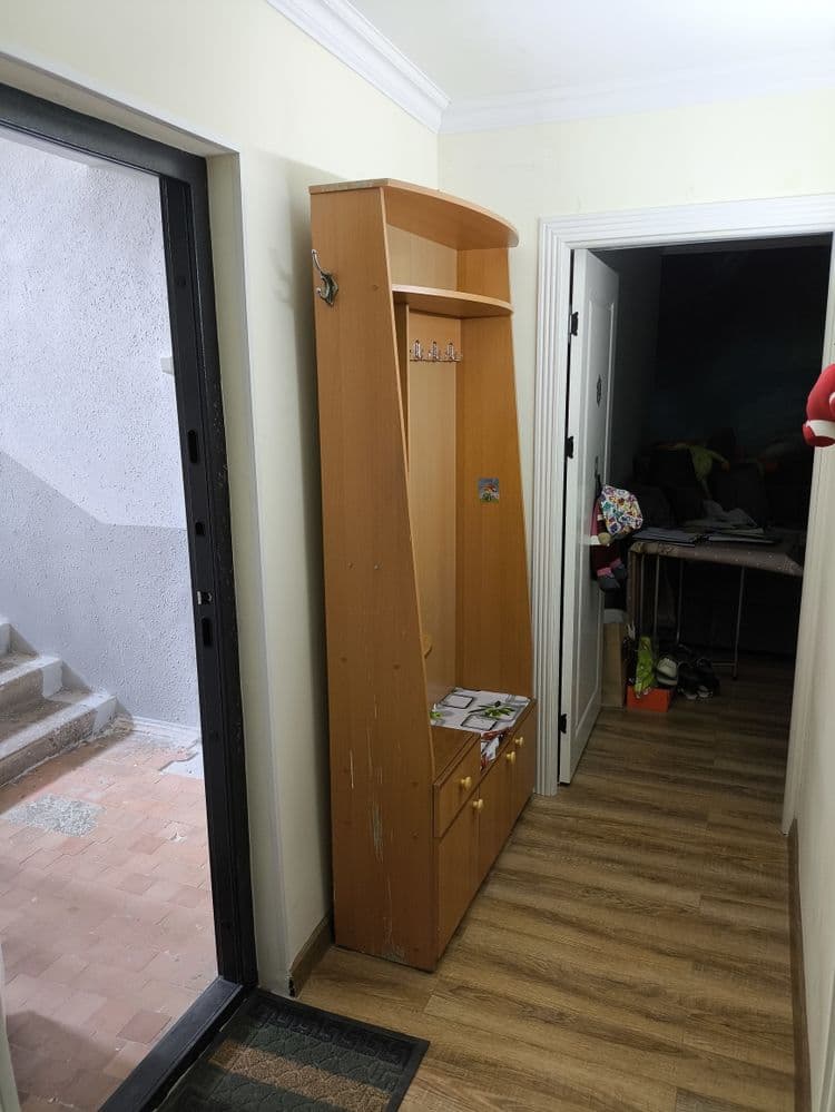 Шкаф в прихожую в хорошем состоянии