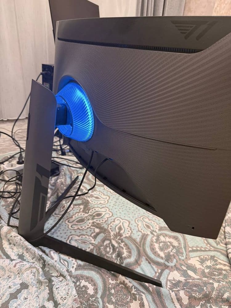 Samsung C32G77TQSC