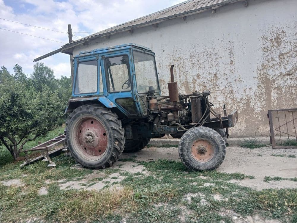 Traktor sotiladi
