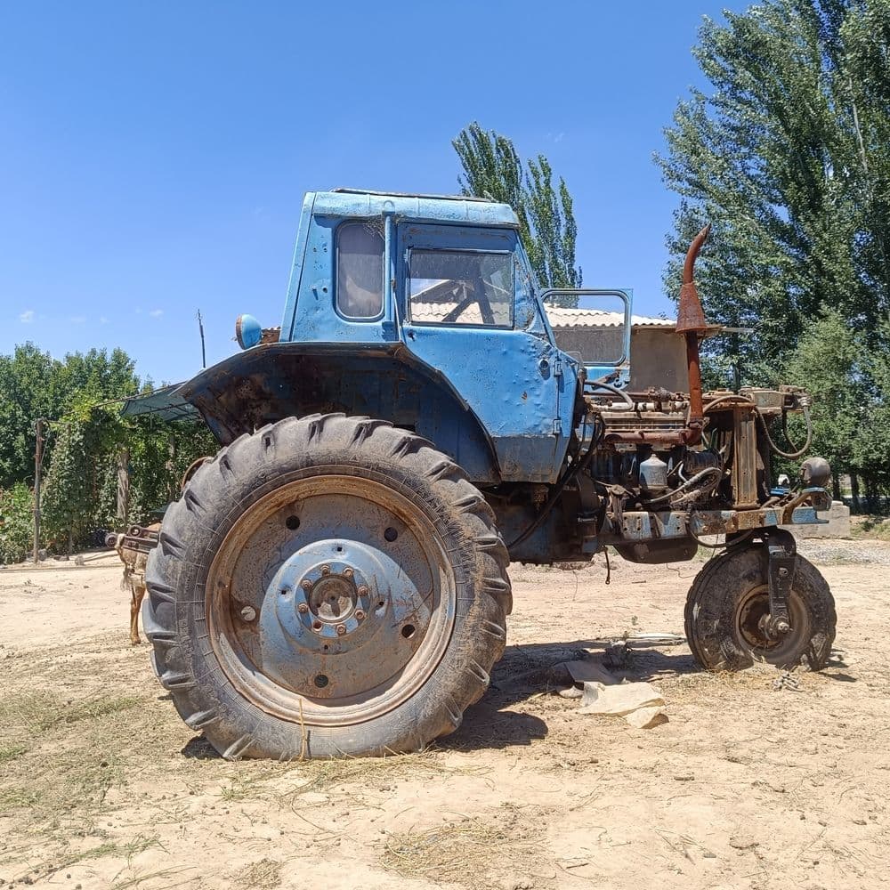 Traktor MTZ sotiladi