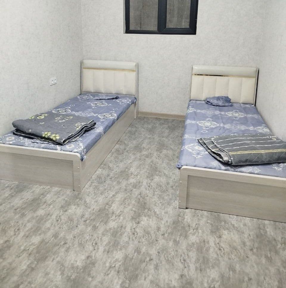 Shkaf. 1.40×2 m : __kravat 2 ta : 2m × 90 sm:__gardirob 1m × 80 sm: