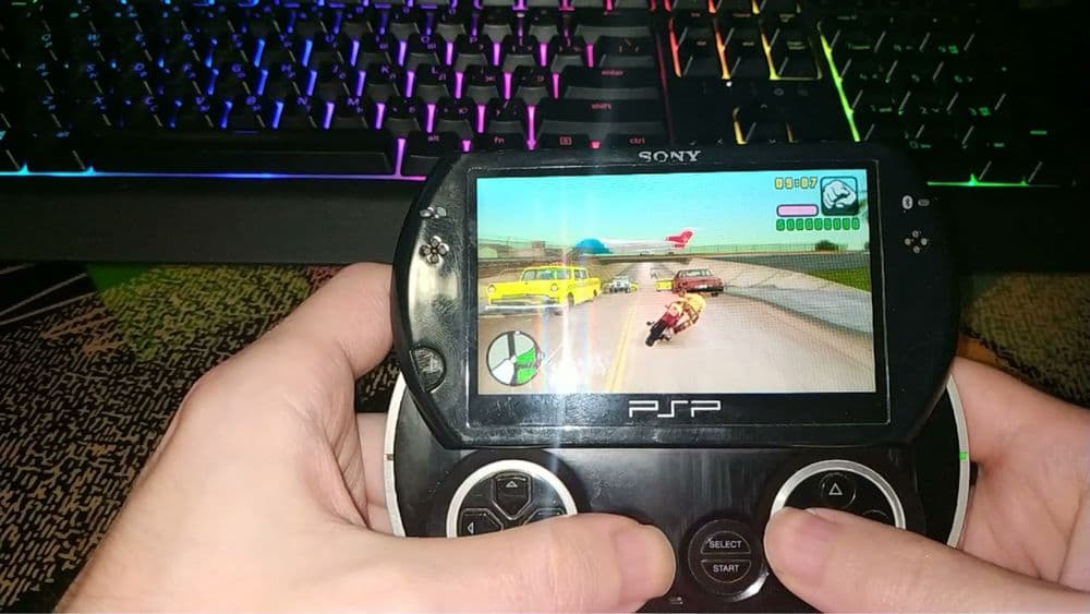 Продам  psp go.