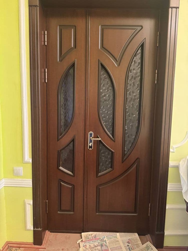 eshik sotiladi 130x240 holati ideal 2 dona mavjud