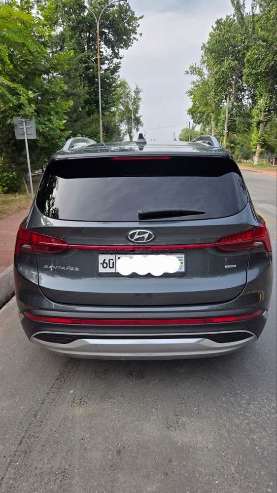 Hyundai Santafe
2022 йил 2023 йил салондан олинган. Пробег 145 000,  2