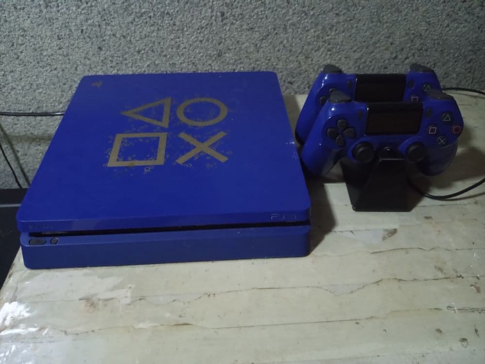 Playstation 4 slim