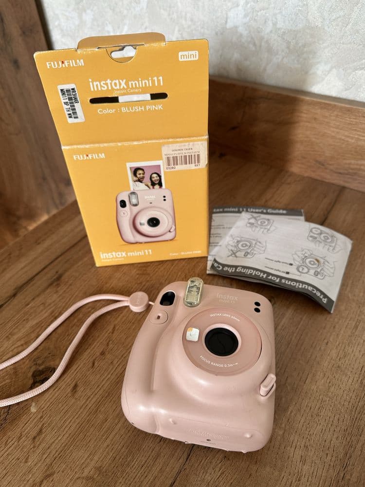 Instax mini 11 розовый цвет