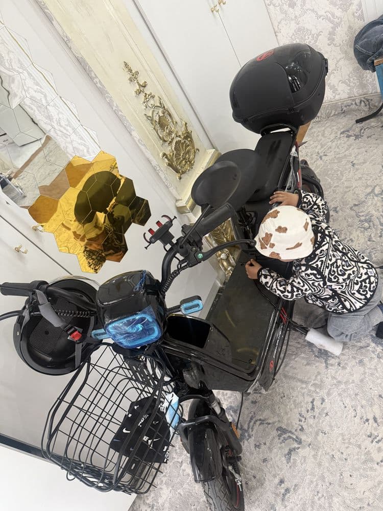 Skuter Sotiladi Yengede turipti 1 marta zaryat ogan
