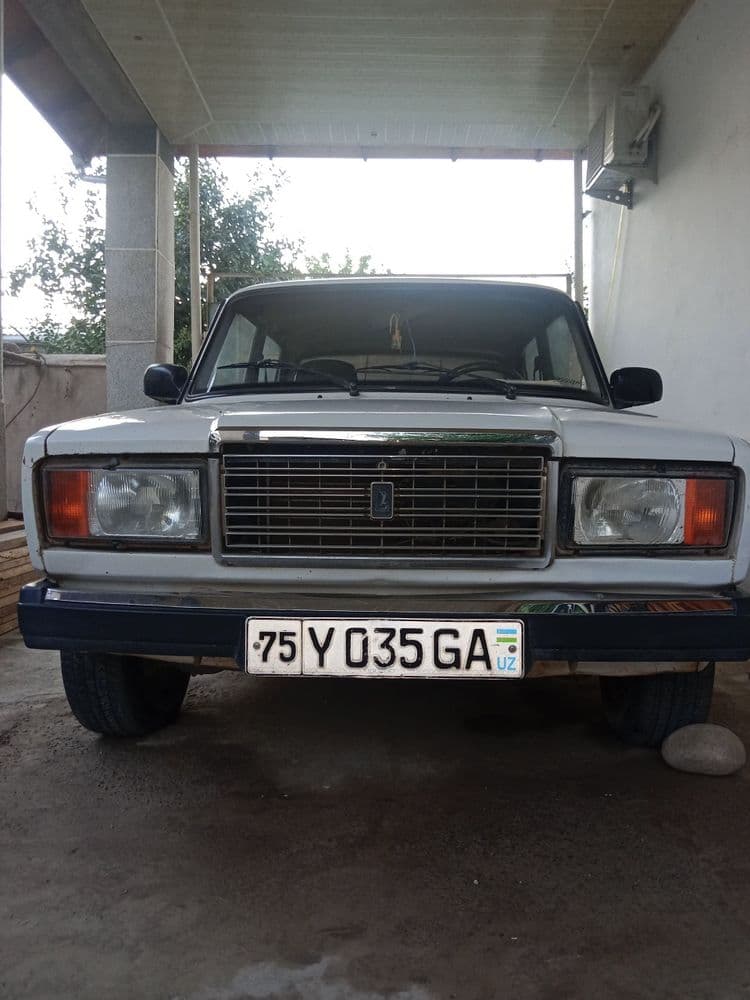 Vaz 2107 sotiladi