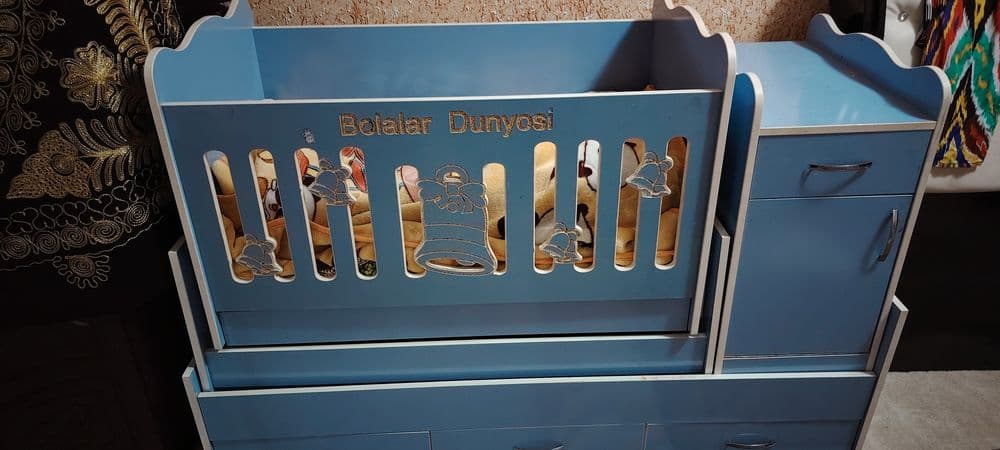 Bolalar karavati tebranuvchan