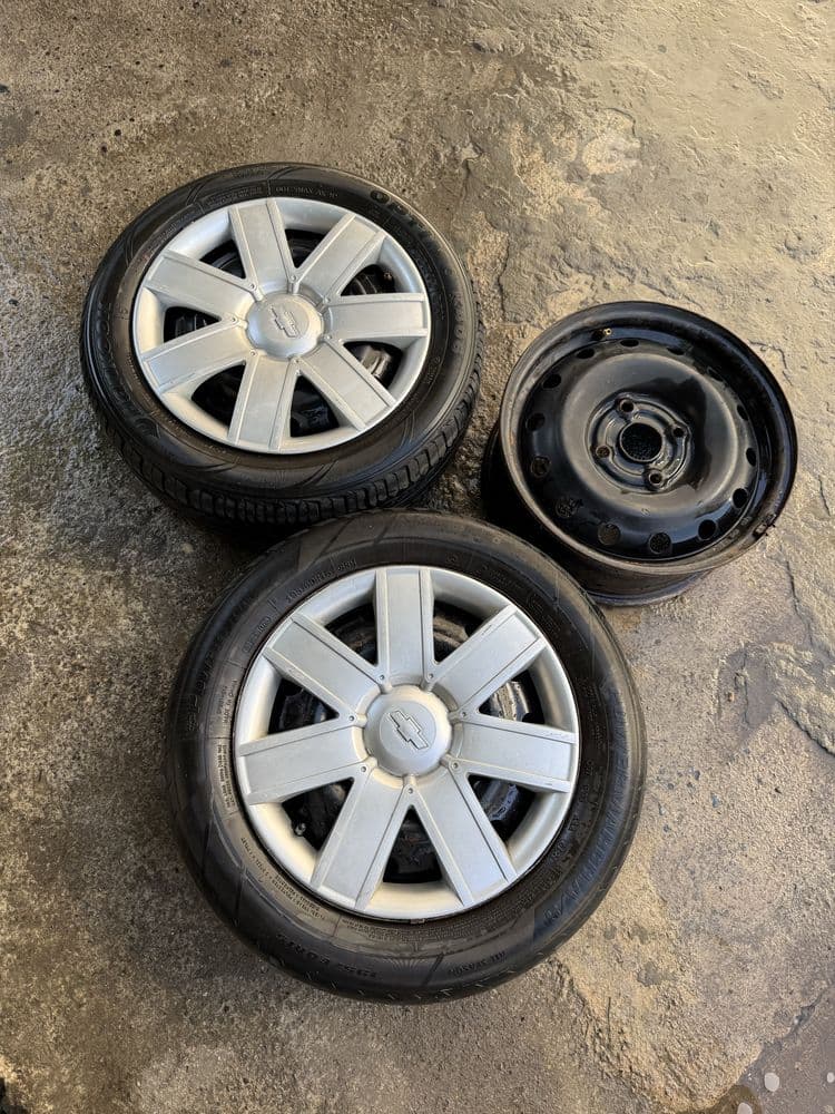 Lasetti balon diakasi bilan birga r15