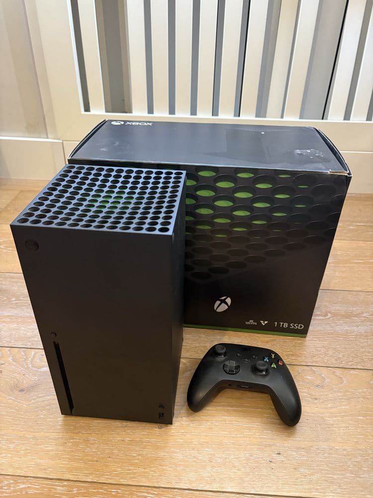 Xbox Series X в отличном состояние