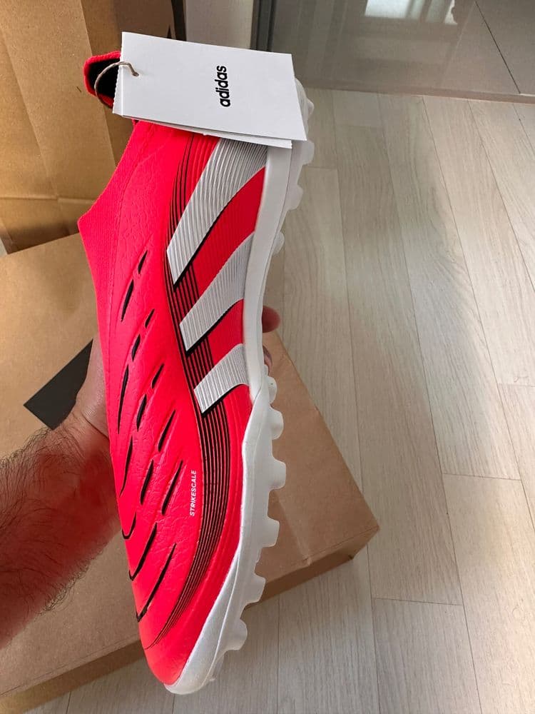 Сороконожки Adidas Predator laceless TF