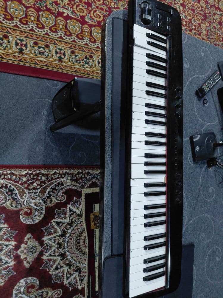 Behringer миди клавиатура