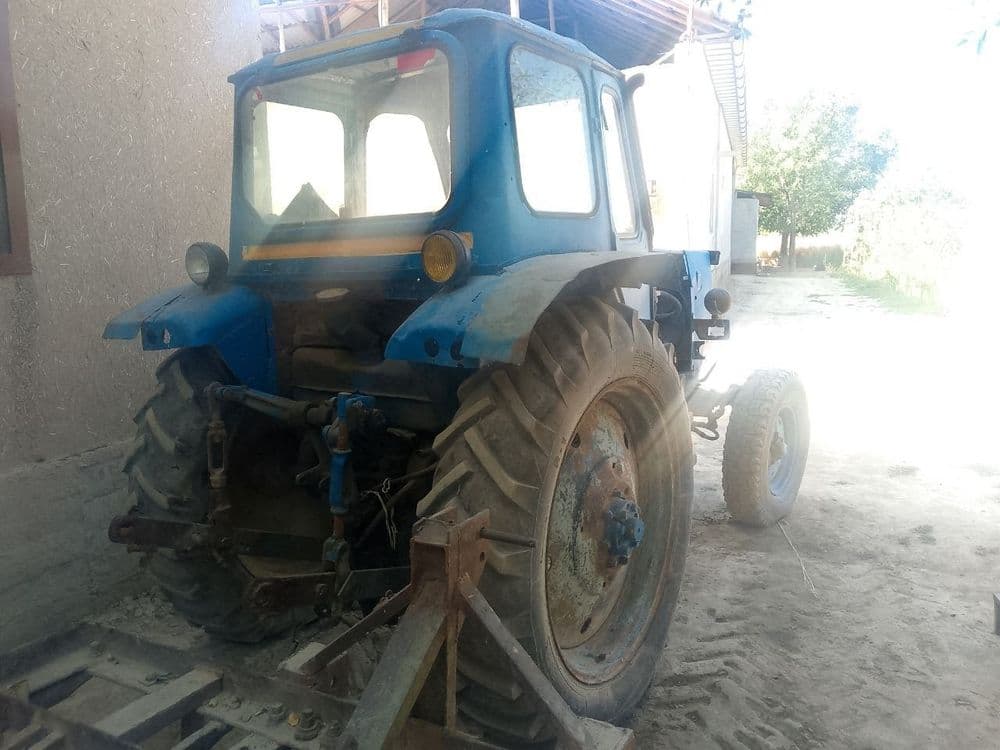 Traktor sotiladi