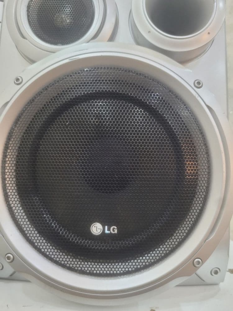 LG LM-D2500 sentir kalonka