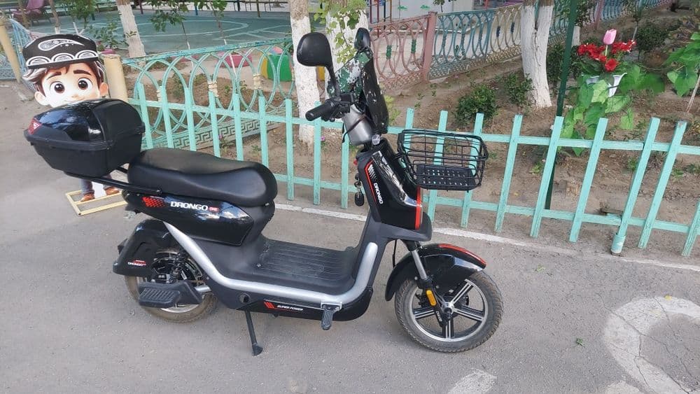 Sikuter sotiladi yurishi zo'r akumlator yangi