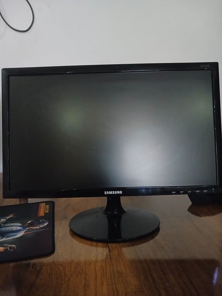 SAMSUNG 22 talik monitor 500 000 sum