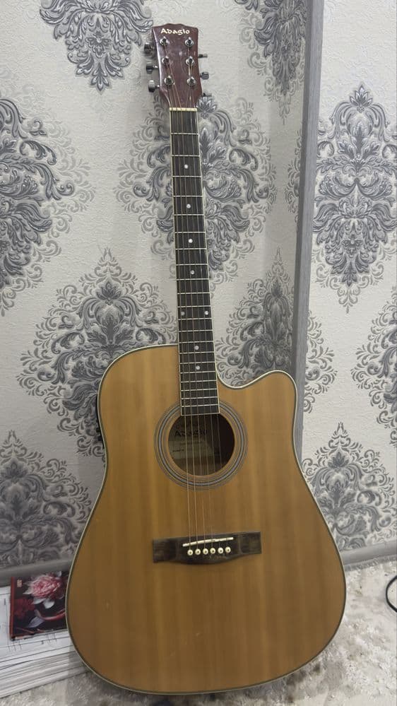 Gitara sotiladi. Original adasio