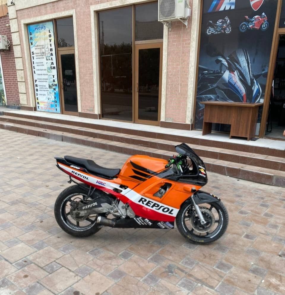 Honda cbr 600 f2
