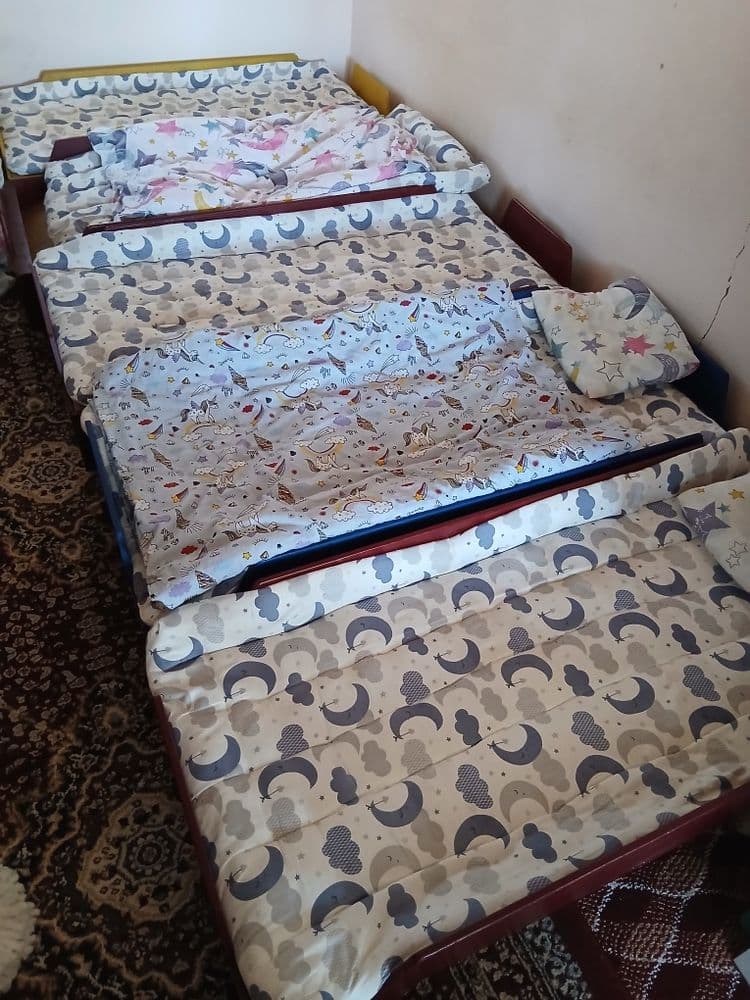 Bolalar karavati sotiladi