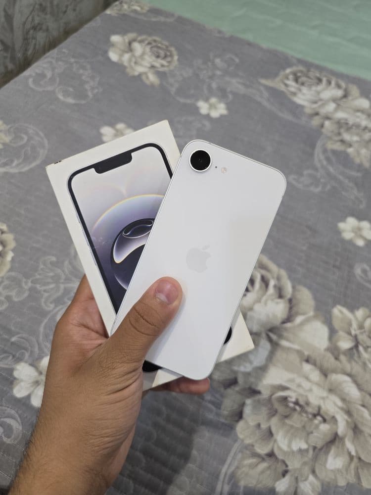 IPhone 16e 99% white