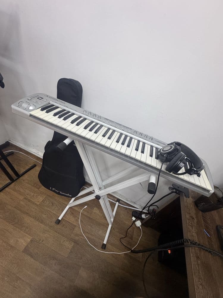 Продается midi клавиш стойки в комплекте