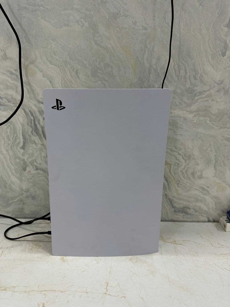 PlayStation 5 (почти как новый)