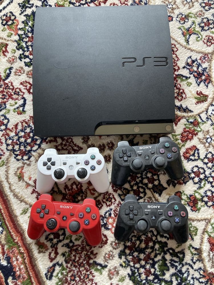 Playstation 3 slim +4 ta joystick uyinlar