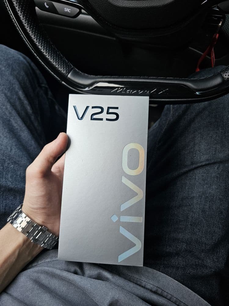 Продаю Vivo V25 256гб в хорошем состоянии
