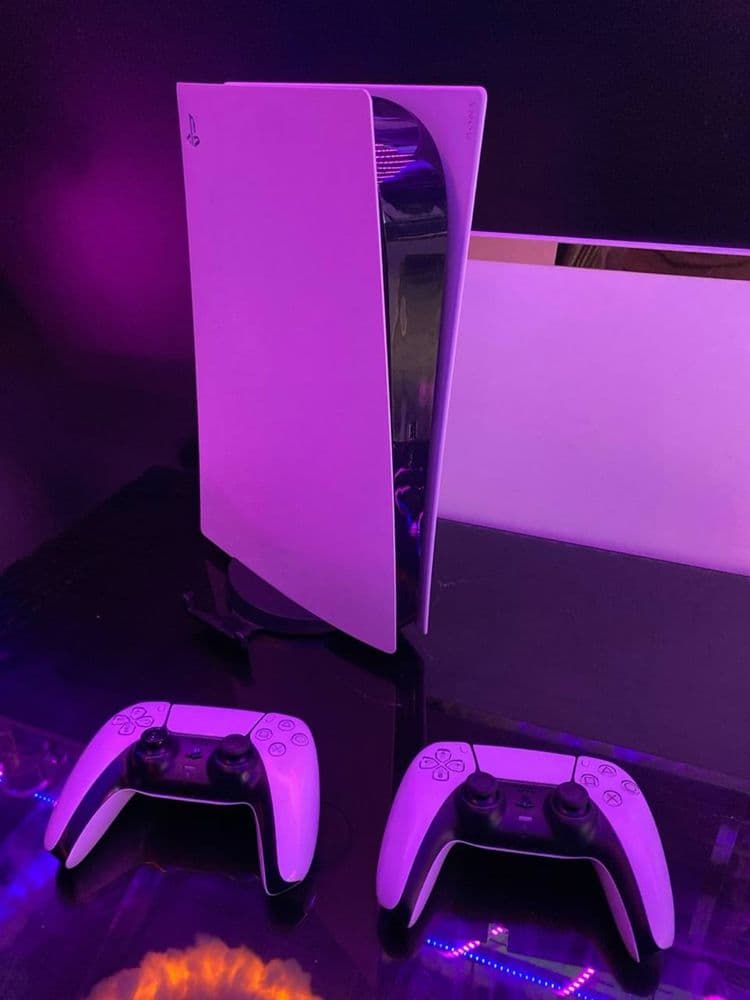 playstation 5+3+TV sotiladi ko’p ishlamagan o’yinla yozilgan