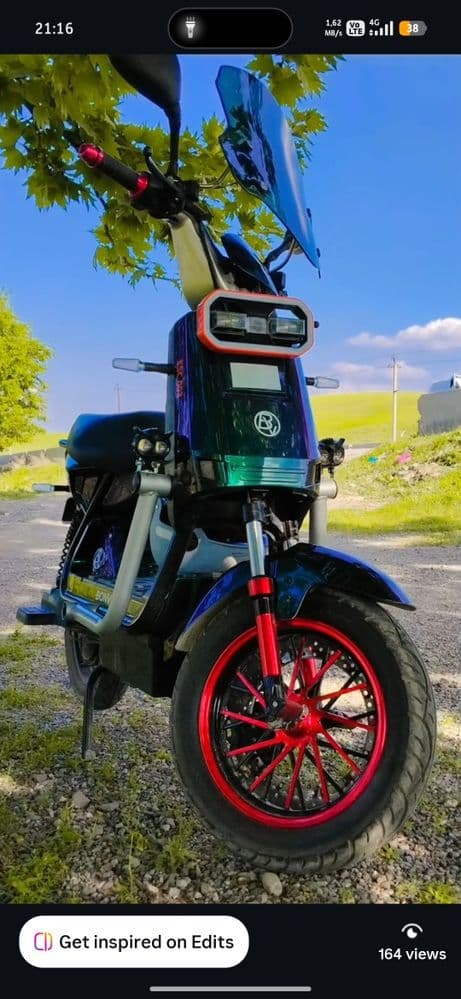 Skuter sotiladi holati yaxshi , narxini kelishamiz
