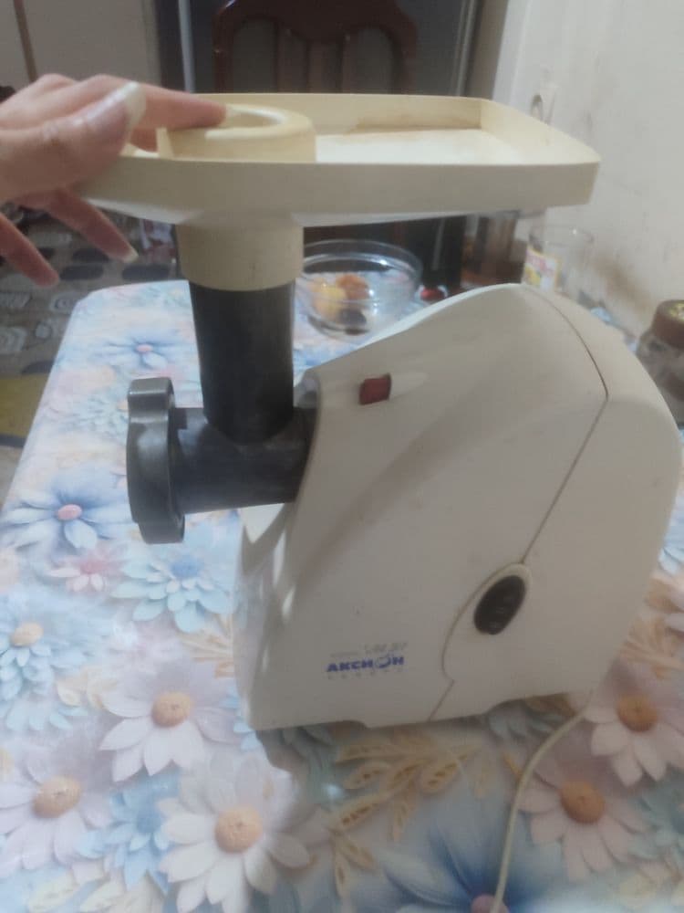 Продам электро мясорубку фирмы АКСИОН