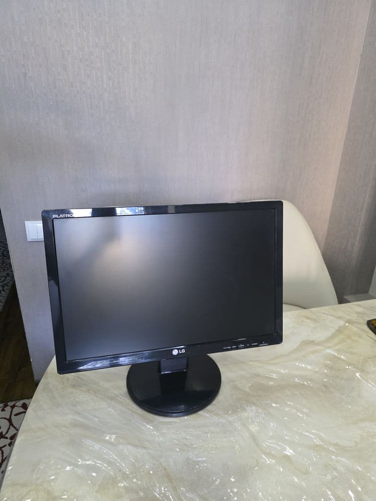 Продам монитор от компютера