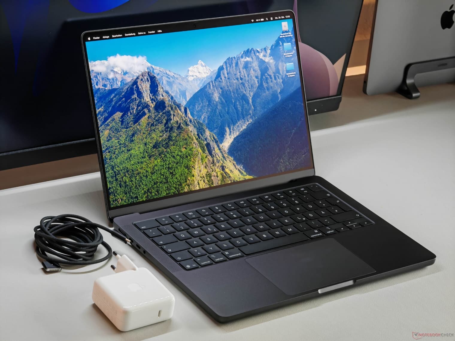 Macbook M5