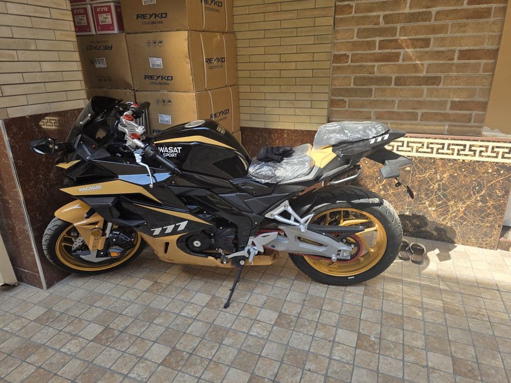 Moto 400 kuba yangi 100 km yurgan