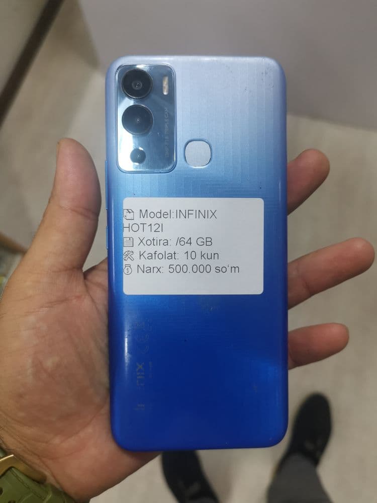 Infinix hot 12i 64gb holati ortacha oynasini tegida azgina dars ketgan