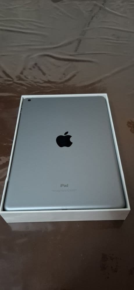 Недорого планшет Apple iPad 6-го поколения состояние отличное
Цена дог
