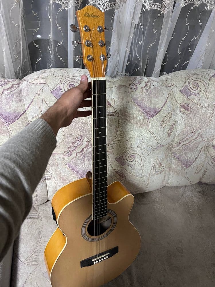 gitaralar sotiladi
