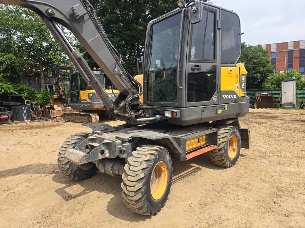 Volvo 60E pro sotilad  67000$ 2020 yil