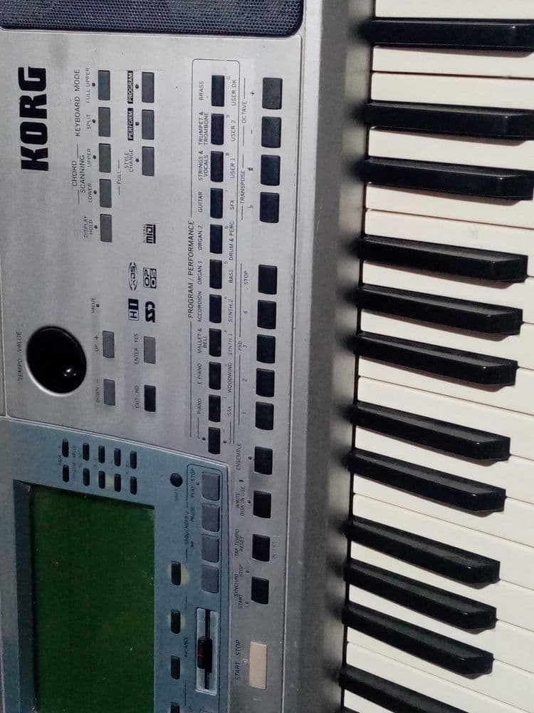 Продаю синтезатор Korg PA50 в хорошем состоянии.