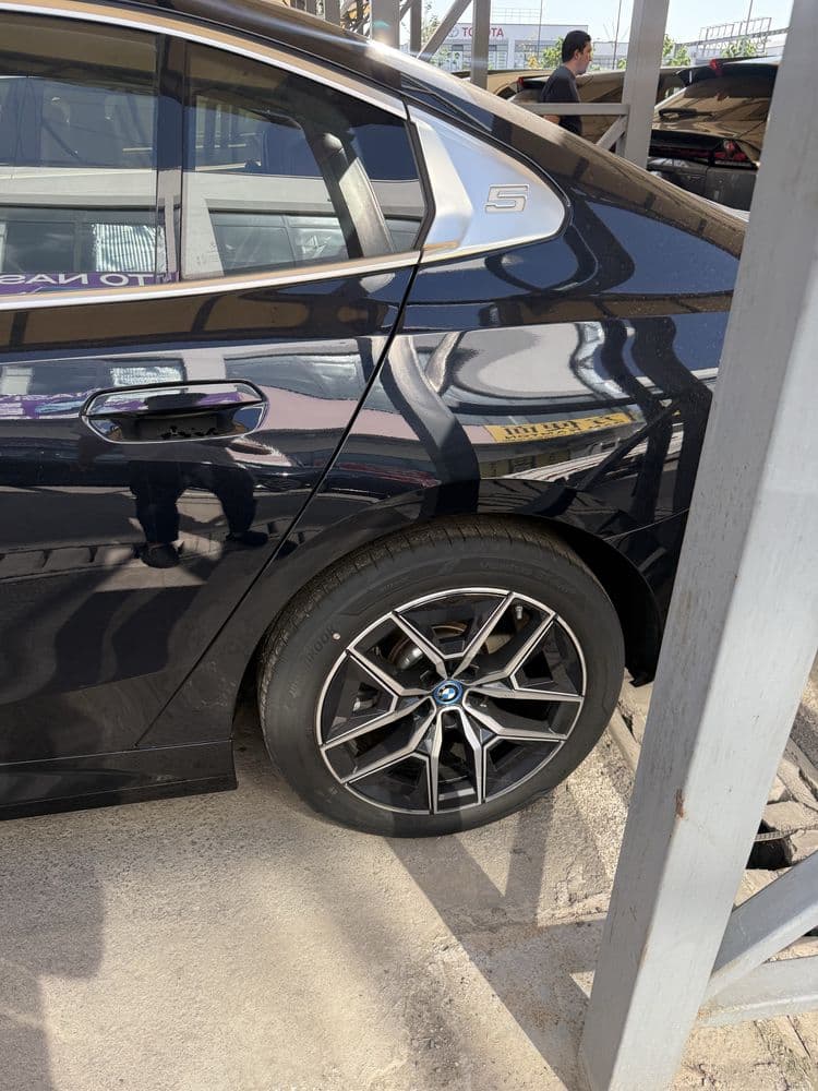 Bmw i5 diska balon 245 45 r19