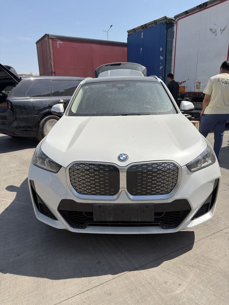 BMW ix1 2025 yil 25L