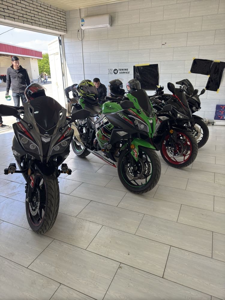 yashil rangli 250 kubali kawasaki Ninza xitoy varianti sotiladi.