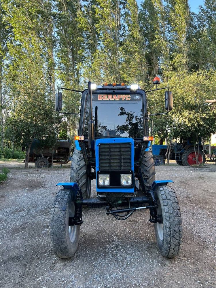 Mtz80 traktori sotiladi