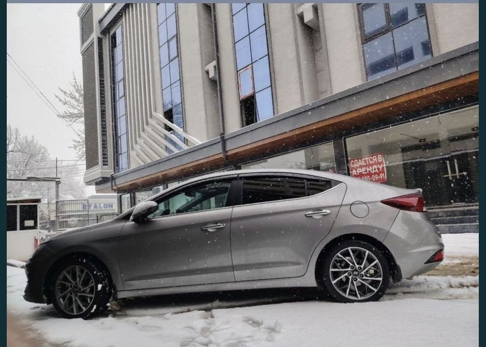 Hyundai Elantra full